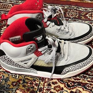 Jordan Spiziks Wolf Grey Sneakers Red Black White sz 12.5